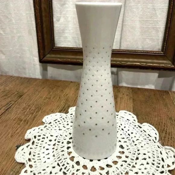 Rosenthal Selb Studio Vase – White Porcelain with Gold Dots (Mid-Century) - Picture 1 of 8